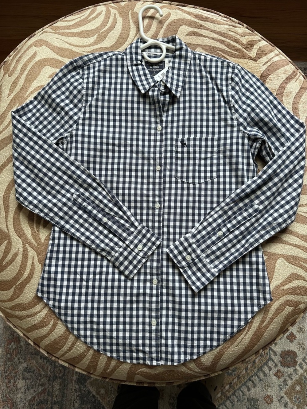 Abercrombie & Fitch Navy and White Gingham Women’s Button-Down Shirt - Picture 3 of 4
